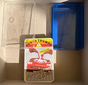 GIOCO DI CARTE SUPER TRUMPS Performance Cars completo di custodia di plastica - Foto 1 di 10