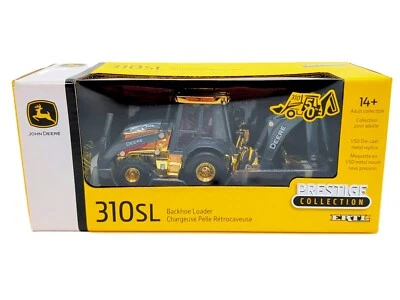 Retroexcavadora John Deere 310SL 1/50, chapada en oro 50 aniversario Foto 1 de 3