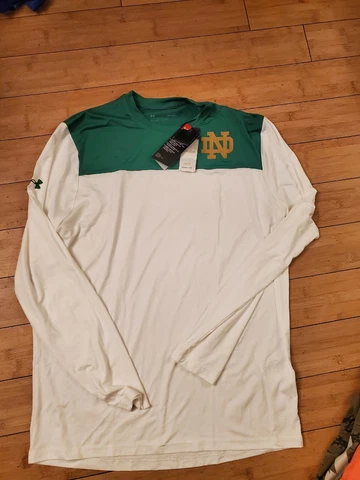 Notre Dame Mens Size M Fighting Irish Under Armour Long Sleeve Shirt HeatGear Cover