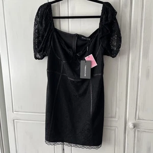 Pretty Little Thing Black Lace Cup Detail Body con Dress UK 18 BNWT - Picture 1 of 7