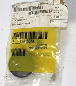 JOHN DEERE LVA16373 PLUG - Picture 1 of 3