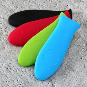 2 Porta Pentole Silicone Ghisa Caldo Manico Padella Cucina Coperchio Manicotto - Foto 1 di 16