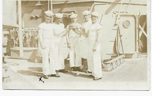 TARJETA POSTAL CON FOTO REAL 1914 era Primera Guerra Mundial, marineros en cubierta de la marina, - Imagen 1 de 3