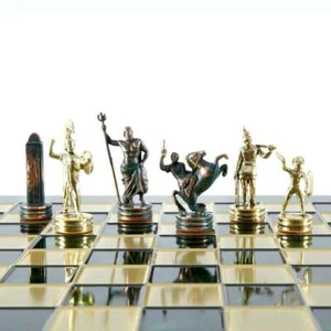 Juego de Ajedrez de Mitología Griega Manopoulos - Peones Verdes Latón - Tablero de Ajedrez Verde - Imagen 1 de 5