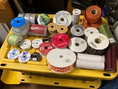 LOTE GRANDE 32 ROLLOS CINTA NAVIDAD Y ARTESANOS CINTA SATINADA Y BORDE DE ALAMBRE CINTA ETC ETC Foto 1 de 4