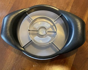 Pampered Chef Pineapple Wedger Core Kitchen Tool w/Blade Cover Pre-owned - Picture 1 of 4