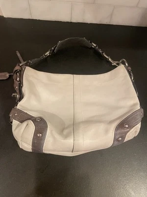 Bolso Hobo Coach Carly Grande Cuero Blanco/Marrón Latón Turnlock Hombro De Colección  Foto 1 de 4