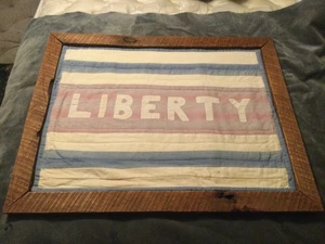 Antiker Patchwork Quilt patriotisch "Liberty" Holz gerahmt, handgefertigte Volkskunst Leinen. - Bild 1 von 6