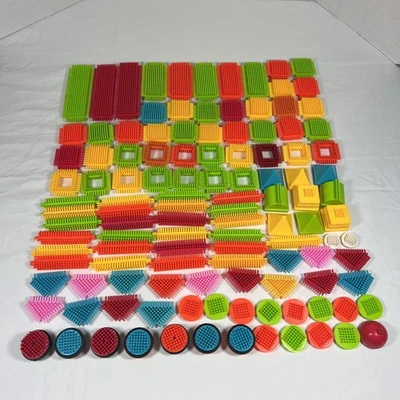 Bristle Blocks, Interlocking Building Blocks, Large Lot of 118 Pieces - Image 1 of 4
