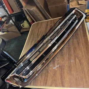 Ventilación de ornamentación de campana GM genuina 84240940 no viene con arandelas/tuercas - Imagen 1 de 4