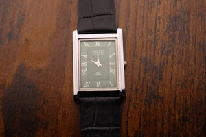 Vintage Seiko Quartz Slim Tank Herren grünes Zifferblatt schwarzes Leder Dress Watch - Bild 1 von 4