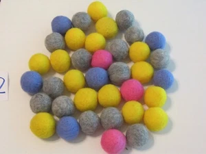 Baumwolle gesponnen über Kunststoff Kugeln Streu Dekorationen leicht 1 1/4" 36 Stck. - Bild 1 von 2