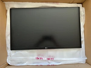 Monitor LG 27" 4K UHD IPS con supporto completamente regolabile - Foto 1 di 4