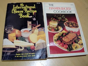 Vintage 1981 The Hamburger Cookbook & International Cheese Recipe Book Set of 2 - Bild 1 von 7