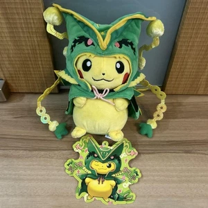 Poncho de Peluche Pokémon Mega Rayquaza Pikachu Centro Pokémon - Imagen 1 de 6