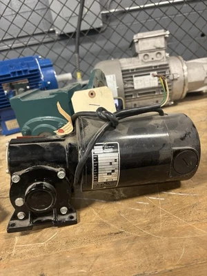 NEW NO Bodine BOX 42D5BEPM-5N Gear Motor 40:1 1/4hp, 62rpm, 79lb-in, 130VDC 1.8A - Image 1 of 3