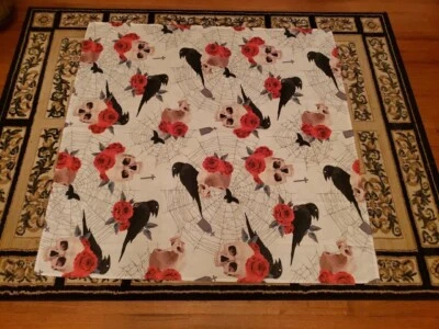 Calavera con Rosas Cuervos/Cuervos Telaraña Negra Halloween Iconos Tela Decoración OB Foto 1 de 4