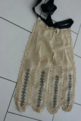 ancien tablier dentelle main rebrodée - Photo 1/3