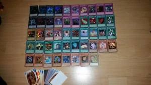 YuGiOh! 48 Karten Deck Sammlung Rares 12 davon sind Hologramm Karten + 13 Hüllen - Bild 1 von 6