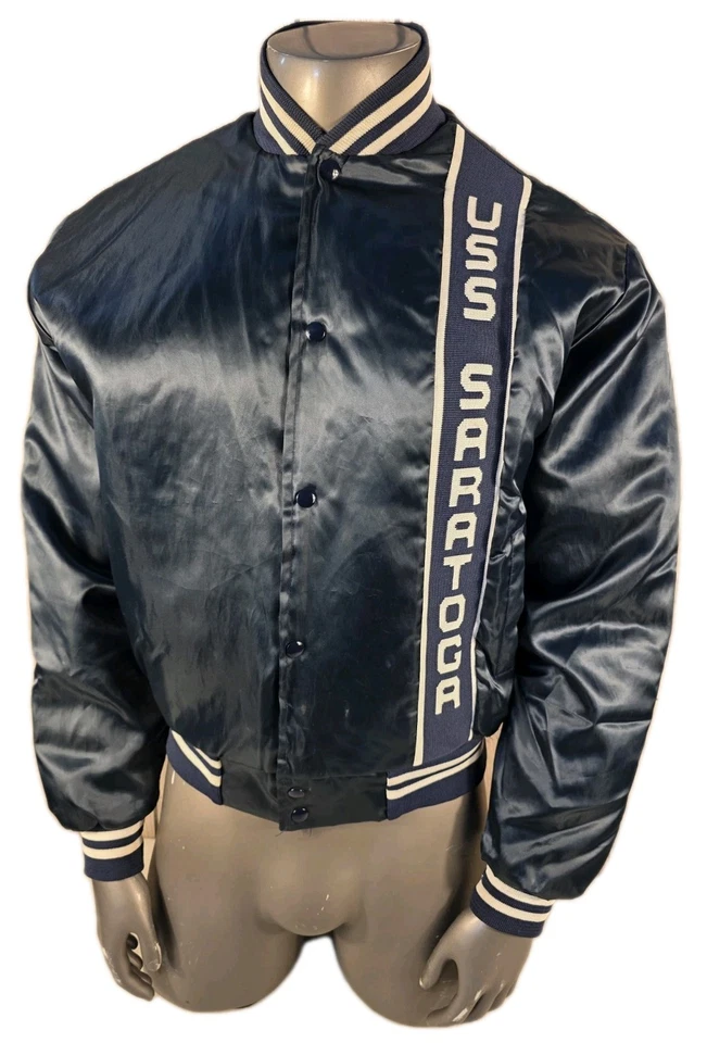 USS Saratoga 夹克男式 XL 80 年代美国海军绗缝蓝色缎面美国拼色 — 第 1/4 张图片