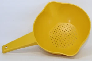 Vintage Tupperware Yellow Colander Strainer #1200 (1 qt.) - Picture 1 of 10