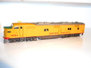 Roundhouse Union Pacific Co-Co Diesel Loco. 2 rail DC. V/good cond. HO. No box - Picture 1 of 12