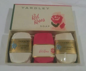 Nuovo in scatola vintage Yardley sapone inglese rose rosse scatola 3 barre avvolte 2 lavanda - Foto 1 di 2