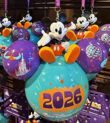 Disney Parks 2026 Mundo Mickey Mouse Oreja Navidad Adorno Vidrio Nuevo Foto 1 de 2