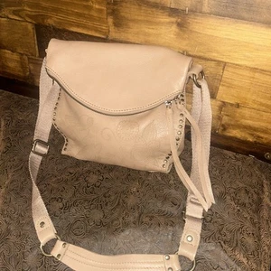 Borsa The Sak Silverlake tracolla pelle tortora borchie nappa regolabile pieghevole - Foto 1 di 8