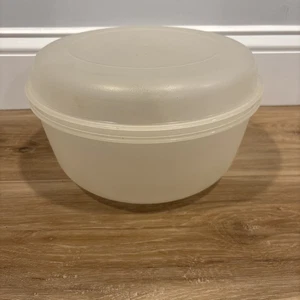 Tupperware 4 Qt / 4 L Round Clear Plastic Storage Bowl w/Lid Made In USA Vintage - Picture 1 of 7