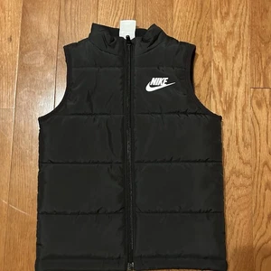 Nike Vest Kids Sz Medium Black Puffer Sleeveless Winter Full Zip Swoosh - Picture 1 of 6