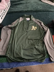 Oakland Athletics Men's G-III Half Zip Sweater Size Large - Picture 1 of 2