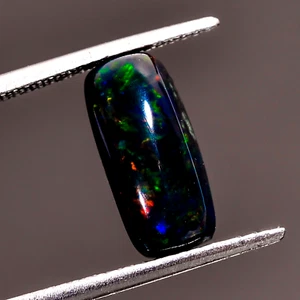 Piedra preciosa suelta de ópalo etíope negro natural forma radiante 2,5 quilates 13X6X5 - Imagen 1 de 3