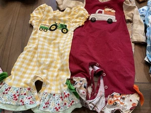 Menge 3 RICRAC und Rüschen und Mud Pie Fisch Strampler Kleinkind Mädchen Kleidung - Bild 1 von 8