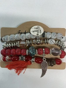 NWT Fashion Elastic Bracelet Set Of 4,red/white,charms Of Feather/ I Love You - Picture 1 of 5
