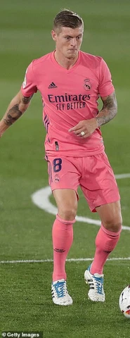 Real Madrid Shorts Toni Kroos #8 Pink Size "M" With the Real Madrid label Cover