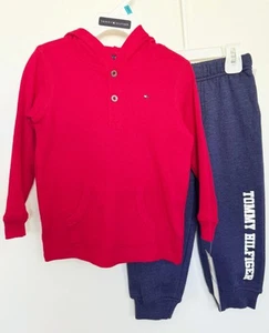 Tommy Hilfiger 2-Teiler Shirt + Jogginghose Gr. 92 / bis 24 Monate NEU - Bild 1 von 1