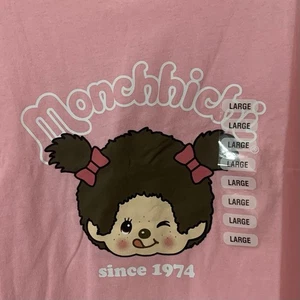 Camicia Monchhichi Unisex Adulto Grande Rosa Stampa Grafica Manica Corta Nuova - Foto 1 di 4