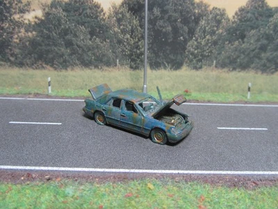 Mercedes 260E W124 Scheunenfund Autowrack Schrottplatz Patina 1:87 H0 HO - Bild 1 von 4