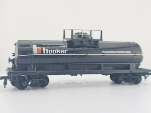 *READ Rare Tyco BLACK Hooker Chemical HO Tank Car, All Steps, Brake Wheel - Picture 1 of 13