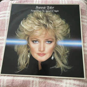 BONNIE TYLER - FASTER THAN THE SPEED OF NIGHT - VINYL LP RECORD -1983  CBS 25304 - Bild 1 von 4