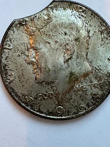 Kennedy 1968 D 50 centavos 40 % plata error: falta 7 % deslustre pesado - Imagen 1 de 9