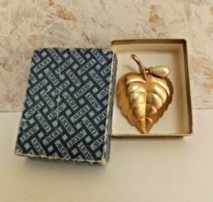 Vintage 1969 Avon Perfume Locket Gold Tone Leaf Simulated Pearl Brooch w/ Box - Picture 1 of 7