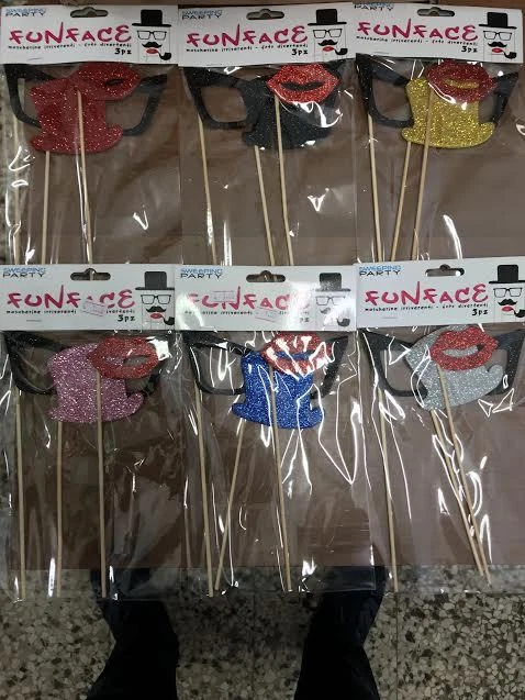 KIT MASCHERA CAPPELLO BOCCA OCCHIALI VARI COLORI FOTO VISO CARNEVALE  - Immagine 1 di 1