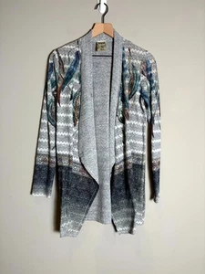 Vocal Damen grau bunt offene Federn Strass Western Strickjacke Pullover Gr. S - Bild 1 von 8