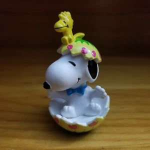 Peanuts Snoopy Osterei mit Woodstock Mini PVC Figur Spielzeug Figur - Bild 1 von 1