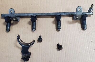 2004 - 2007 Chrysler PT Cruiser 2.4l Non-Turbo Fuel Rail W/ Injectors 04669768AB Foto 1 de 4
