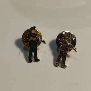 Par De RUC Ulster Hombres Disparo Esmalte Insignias Policía Verde Uniforme - Imagen 1 de 8