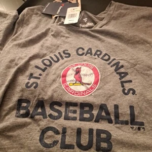St Louis Cardinals Womens T-shirt - NWT Small - Picture 1 of 3