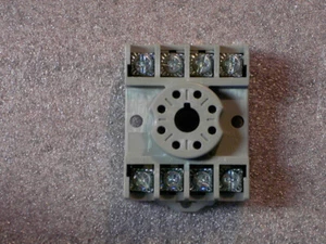 Relay Hardware, Socket OCTAL 8 PIN W/SCREW TerminalS  - Picture 1 of 1
